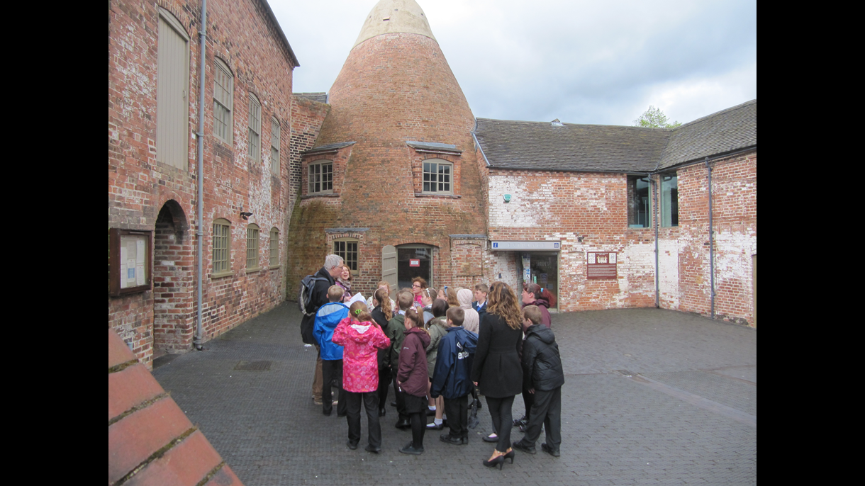 Woodville School at Sharpe's Pottery